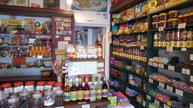 02833c7d927036353bda6db44652fe9f_-victoria-mount-alexander-shire-maldon-the-maldon-lolly-shophtml.jpg