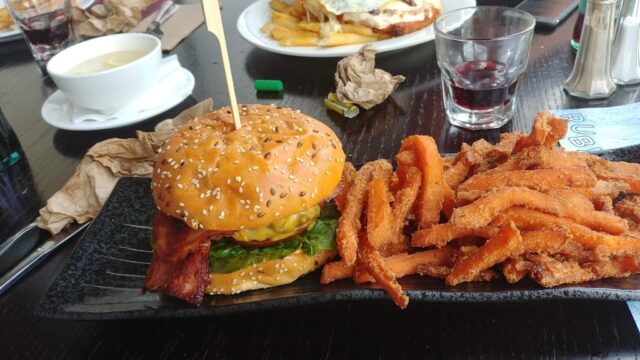 096de1f66533ed9f1b57fc3ab46cadea_-victoria-macedon-ranges-shire-gisborne-castellos-victorian-tavern-03-5428-2410html-1.jpg