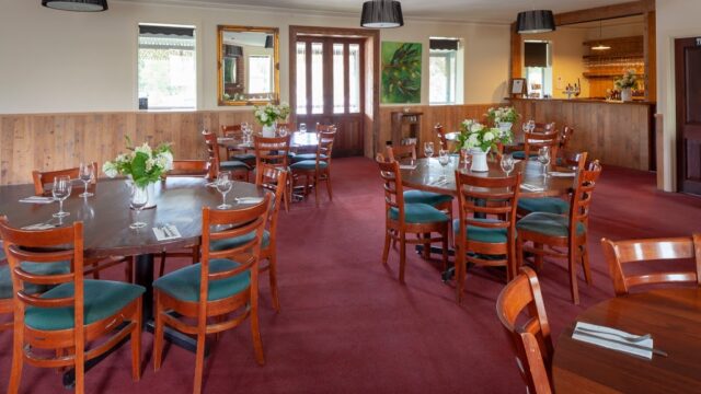 0c0ccbf78bdd8cf2ad2a256dd9de7c88_-victoria-macedon-ranges-shire-woodend-victoria-hotel-woodend-03-5427-2721html-1.jpg