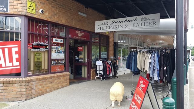 3cc3d84a1e440a7c2cac113736345c86_-victoria-macedon-ranges-shire-gisborne-jumbuck-sheepskin-leather-australia-03-5428-3220html-1.jpg