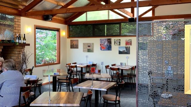 5a9be82e9a12698b7ad9cd8abd066b8f_-victoria-macedon-ranges-shire-gisborne-gisborne-peak-winery-cottageshtml-1.jpg