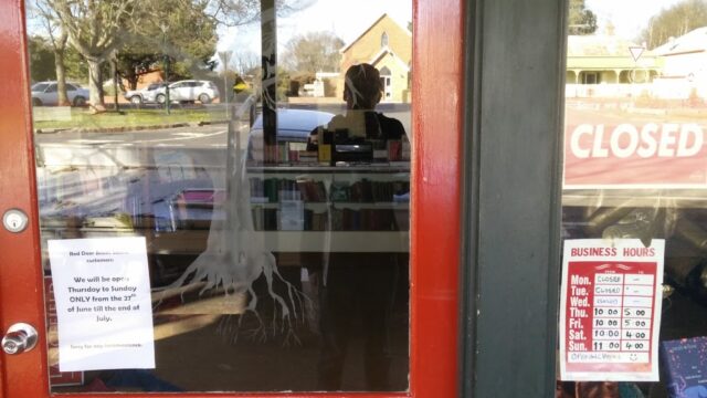 f894b8268569f55b4ee6d26ff943c3ff_-victoria-macedon-ranges-shire-lancefield-red-door-books-of-lancefieldhtml.jpg